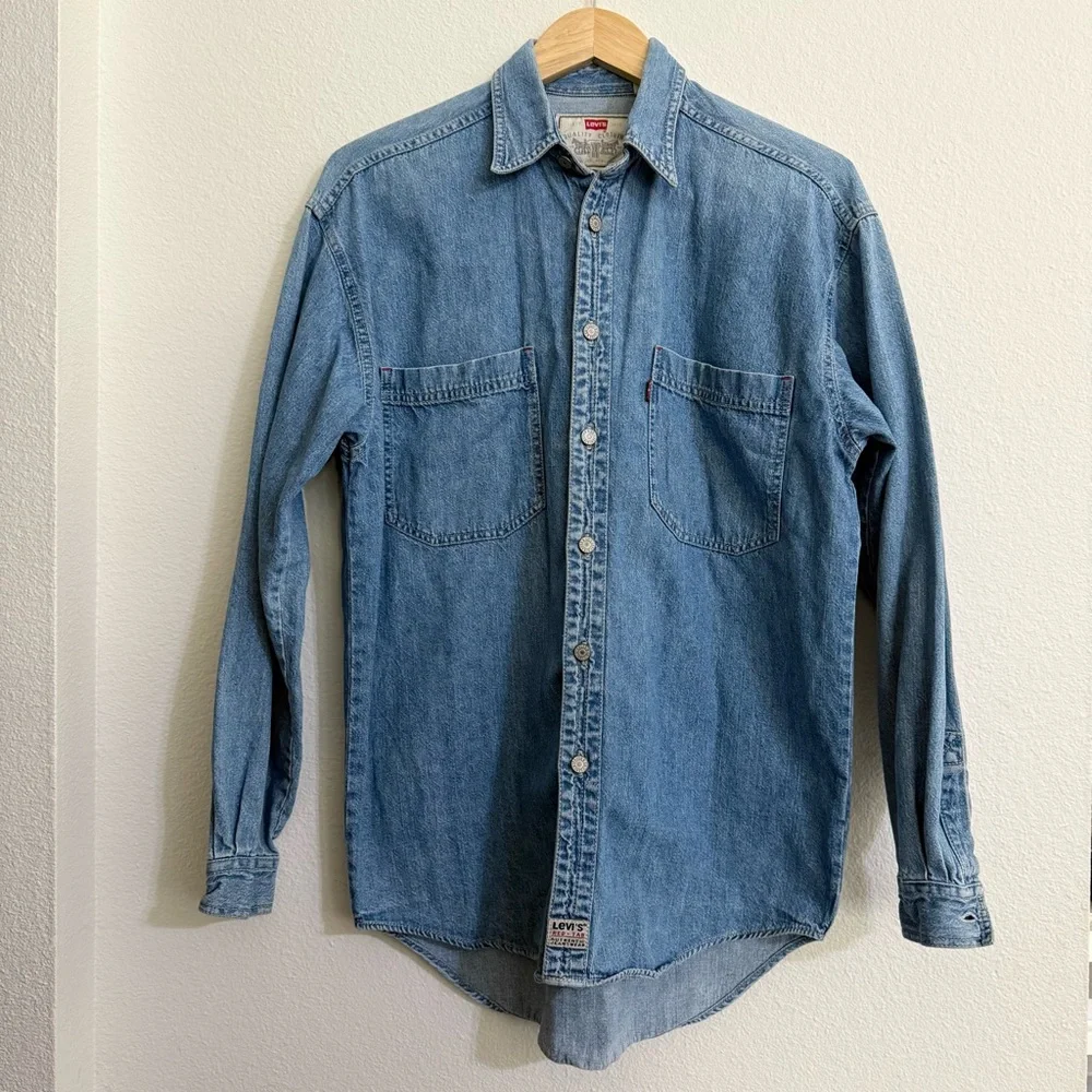 Vintage Levi's Denim Casual Button Down Shirt Men Size Small - Picture 1 of 12